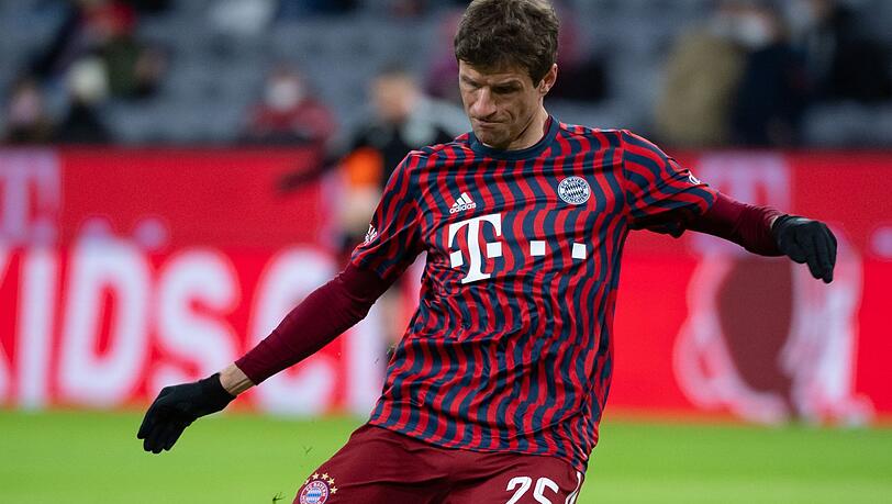 Thomas Müller von München wärmt sich auf.
