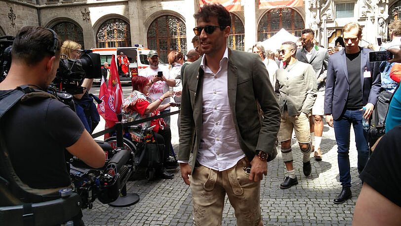 Auf dem Platz knallhart, in Lederhose smart: Javi Martinez.
