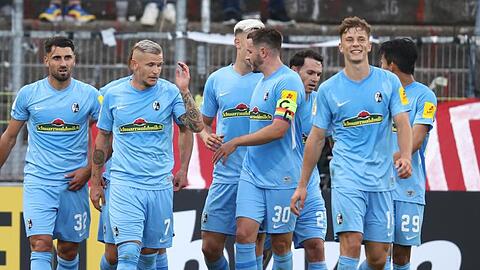 Der SC Freiburg schlägt die Würzburger Kickers mit 1:0.