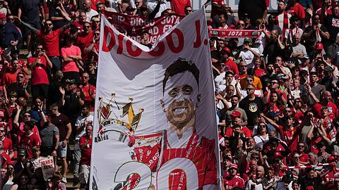 Der in der Sommerpause tödlich verunglückte Diogo Jota wurde mit einer Schweigeminute geehrt.