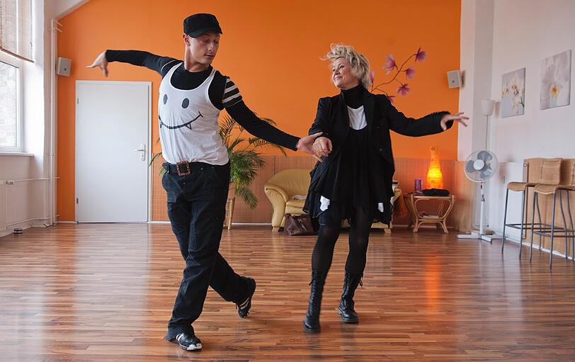 Mit 65 Jahren ist auch Gitte Haenning noch ausgesprochen beweglich. In Berlin trainiert die dänische Schlagersängerin mit ihrem Tanzpartner Gennady Bondarenko.