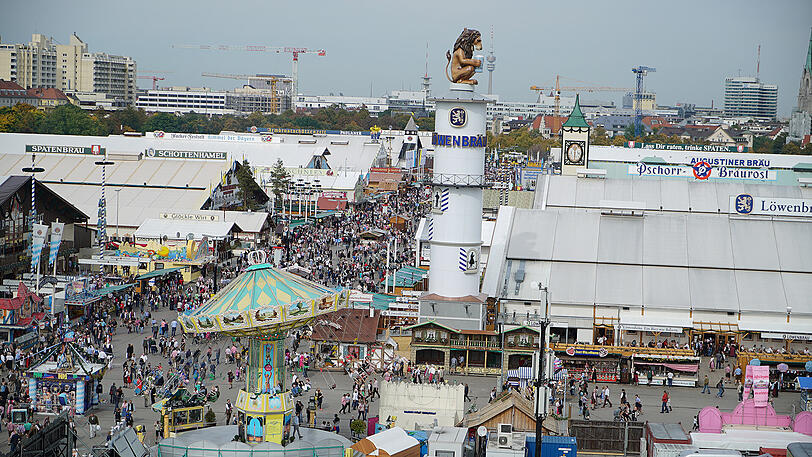 Den perfekten Überblick über die Theresienwiese und München: Mit dem Riesenrad auf der Wiesn geht's bis zu 50 Meter in die Höhe. Luftige Impressionen gibt's hier zum Durchklicken.