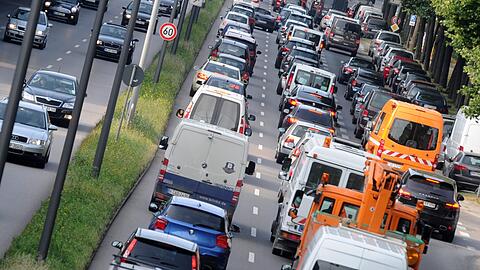 In München ein gewohntes Bild: Stau auf dem Mittleren Ring. (Archivbild)
