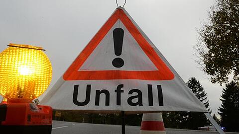 Bei dem Unfall kamen Berufsfeuerwehr und Freiwillige Feuerwehr zum Einsatz. (Symbolbild)