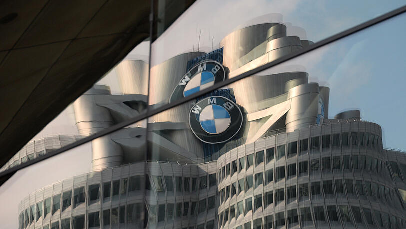 "Die Auseinandersetzung über den Weg zur Erreichung der Klimaziele muss im politischen Prozess erfolgen, durch die demokratisch legitimierten Parlamente – nicht aber im Gerichtssaal", sagte ein BMW-Sprecher. "Die Auseinandersetzung über den Weg zur Erreichung der Klimaziele muss im politischen Prozess erfolgen, durch die demokratisch legitimierten Parlamente – nicht aber im Gerichtssaal", sagte ein BMW-Sprecher.