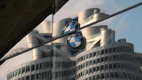 "Die Auseinandersetzung über den Weg zur Erreichung der Klimaziele muss im politischen Prozess erfolgen, durch die demokratisch legitimierten Parlamente – nicht aber im Gerichtssaal", sagte ein BMW-Sprecher.