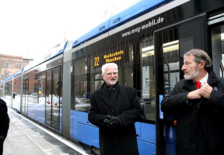 An der Hochschule München: die neue Trambahnwendeschleife über die Dachauer Straße.