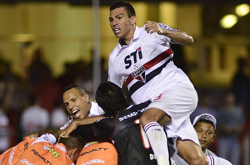 Da war er noch Teil der Mannschaft: Lucio nach einem Tor gegen Bolivar La Paz beim Libertadores Cup im Morumbi-Stadion in Sao Paolo im Januar.