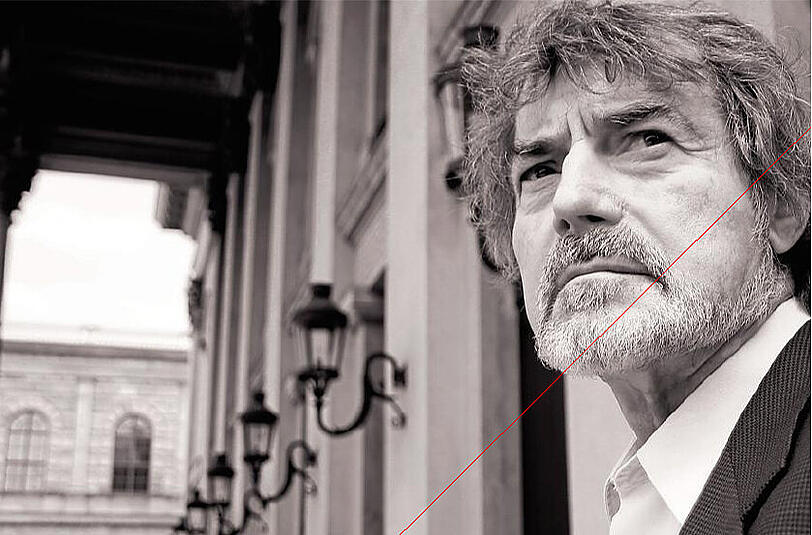 Schauspieler Ulf-Jürgen Wagner in der Rolle des Gernot Müller in &bdquo;Zwischen den Welten&ldquo;. Das Ensemble der Lichtbühne hat das Theaterstück, in dem es um den Tod eines Jedermanns und Pflege im Alter geht, selbst konzipiert.