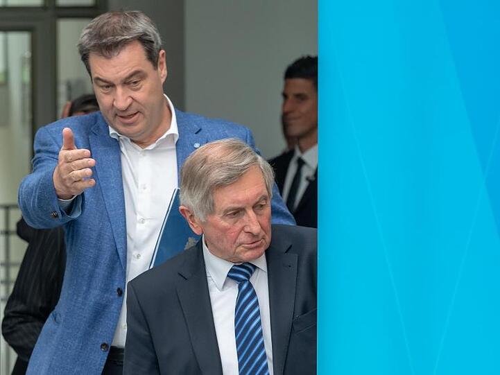 Markus Söder und Alois Glück nehmen an einer Pressekonferenz teil. Foto: Peter Kneffel/dpa