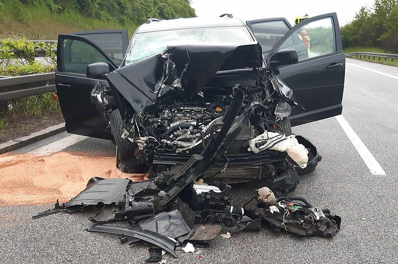 Ein Insasse des Fiats wurde bei dem Unfall verletzt.