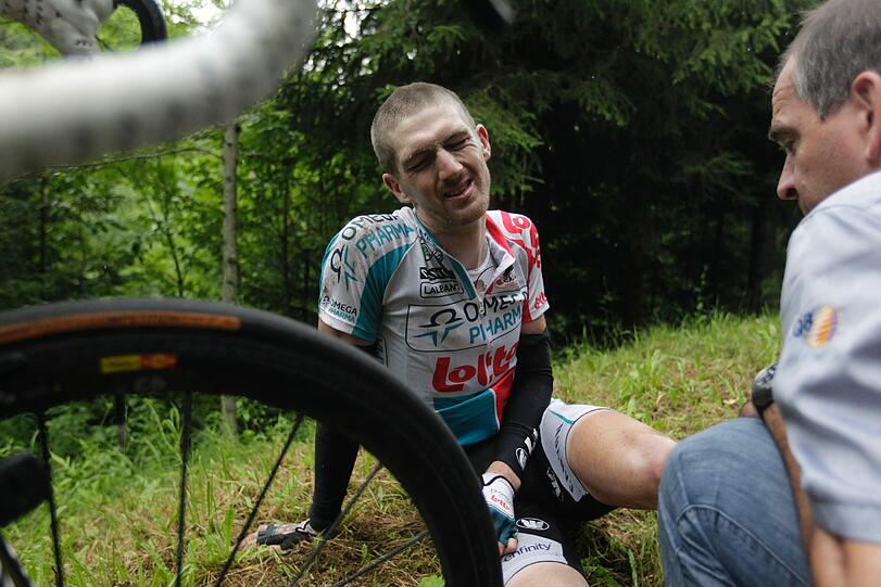 Tour der Leiden: Eine Sturzserie überschattet die Frankreich-Rundfahrt 2011. Die Bilder.