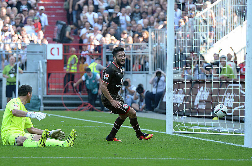 Cenk Sahin erzielte in der 90. Minute den Siegtreffer zum 2:1 des FC St. Pauli gegen Arminia Bielefeld.