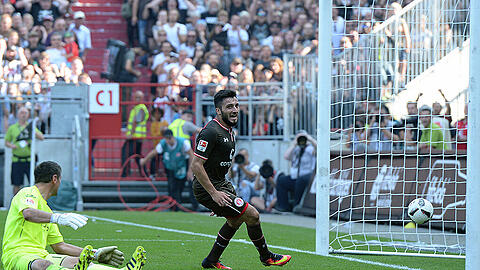 Cenk Sahin erzielte in der 90. Minute den Siegtreffer zum 2:1 des FC St. Pauli gegen Arminia Bielefeld.