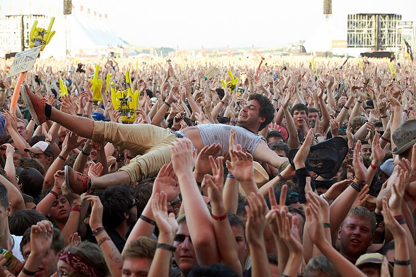 Crowdsurfing ist einfach immer ein Highlight auf Festivals!