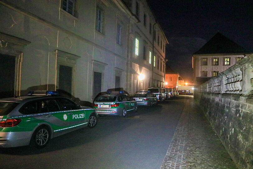 Großaufgebot am Jugendgefängnis in Ebrach - die Bilder vom Polizeieinsatz.