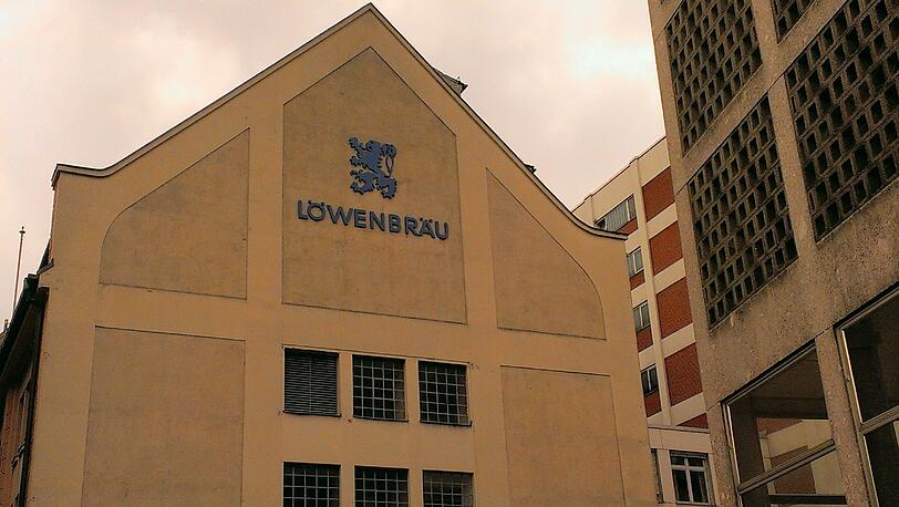 Der Umkreis des Stiglmaierplatzes ist Löwen-Revier - natürlich wegen Löwenbräu. Hier das Wahrzeichen an der alten Brauerei.