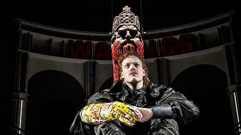 Lukas Rüppel mit dem Kaiser in "Götz von Berlichingen".