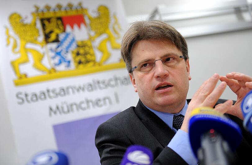 Bayerns Justizminister Winfried Bausback (CSU) spricht am 03.02.2014 auf einer Pressekonferenz im Haus der Staatsanwaltschaft München (Bayern). Bayern ist gegen ein Reform des Mordparagrafen und sieht gute Chancen, die Pläne von Bundesjustizminister Maas (SPD) zu stoppen.