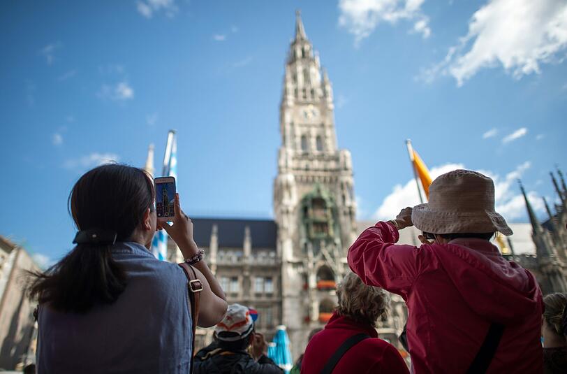 Nach Koalitionskrach um die geplante Bettensteuer für Touristen: Nun schaltet sich Oberbürgermeister Dieter Reiter ein – und will die Branche im Gegenzug unterstützen.