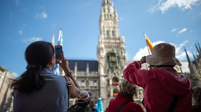 Nach Koalitionskrach um die geplante Bettensteuer für Touristen: Nun schaltet sich Oberbürgermeister Dieter Reiter ein – und will die Branche im Gegenzug unterstützen.
