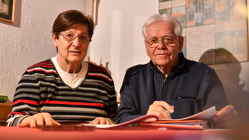 Karin (80) und Otto H. (82) wohnen im Hohenzollernkarree in Schwabing. Ihre Kaltmiete, so die Ankündigung, soll sich um fast 100 Prozent erhöhen.