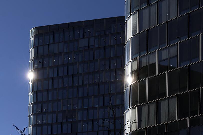M&uuml;nchen leuchtet: Die Hochh&auml;user vom Bogenhausener Tor, auch &bdquo;Bavaria Towers&ldquo; genannt, gl&auml;nzen im Sonnenlicht.