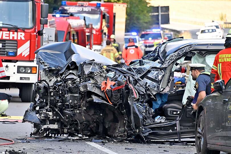 Bei einem Unfall im Kreis München wurden mehrere Personen verletzt. Bei einem Unfall im Kreis München wurden mehrere Personen verletzt.
