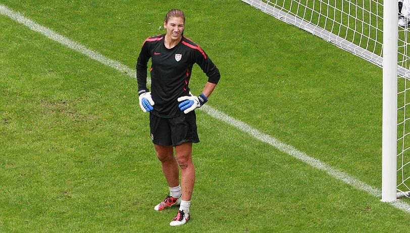 Die schönste Entdeckung der Frauen-WM: Hope Solo. Das Leben der USA-Torfrau soll jetzt sogar verfilmt werden. Ihre schönsten Bilder gibt's hier bei uns.