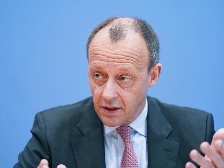 Friedrich Merz, ehemaliger Unions-Fraktionsvorsitzender, fordert eine vorsichtige aber schnelle Rückkehr zur Normalität in Betrieben.