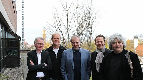 Philharmoniker-Intendant Paul Müller, Bratschist Wolfgang Berg, Chefdirigent Valery Gergiev, Orchestervorstand Matthias Ambrosius und Konzertmeister Lorenz Nasturica-Herschcowici (von links).