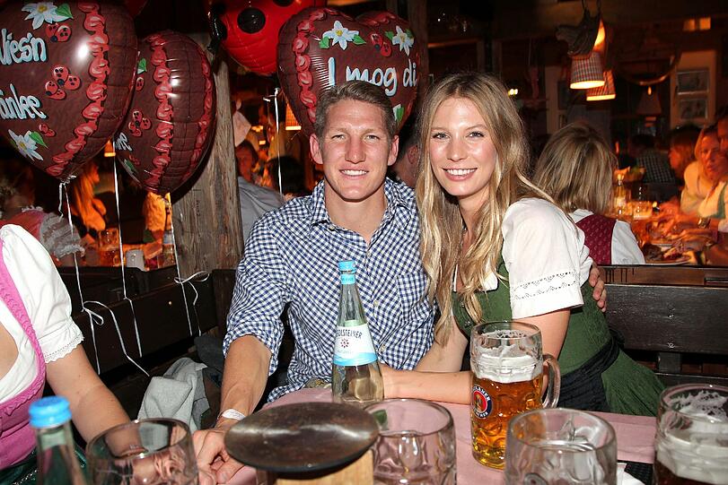 Bastian Schweinsteiger und Sarah Brandner auf der Wiesn.