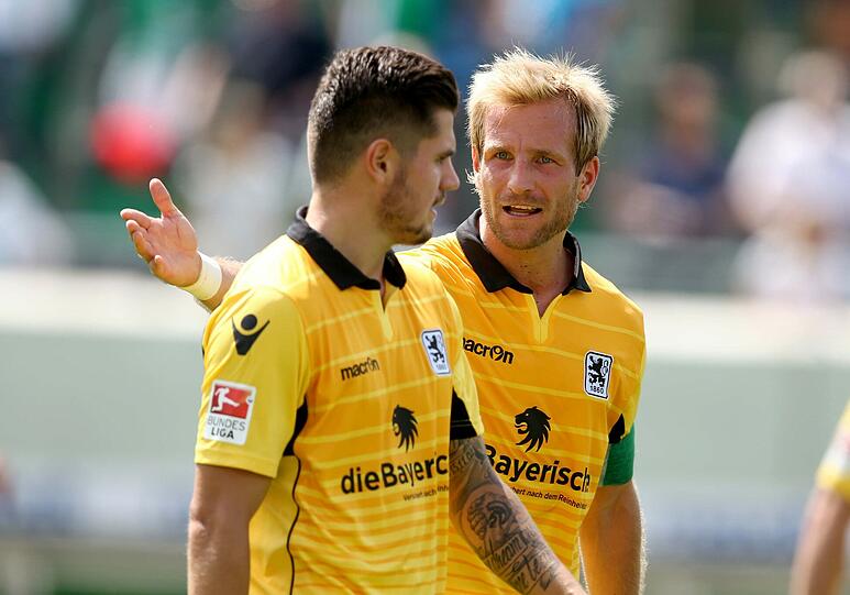 Neue Chance für die Bremer Leihgabe in Würzburg: Marnon Busch, hier an der Seite von Kapitän Stefan Aigner.