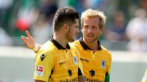 Neue Chance für die Bremer Leihgabe in Würzburg: Marnon Busch, hier an der Seite von Kapitän Stefan Aigner.