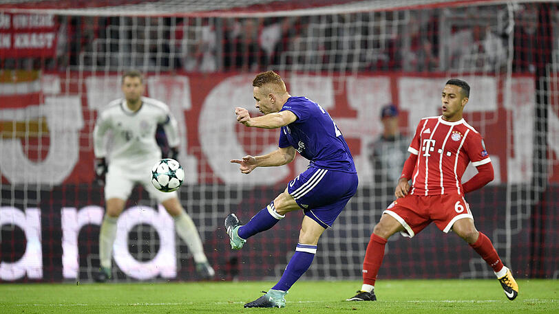 Thiago: Note 2. Diesmal eine Position weiter hinten als Sechser aufgeboten. Traf aus kurzer Distanz zum 2:0 (65.), gefiel als umsichtiger Ballverteiler und Antreiber, half auch bei der Abwehrarbeit mit.