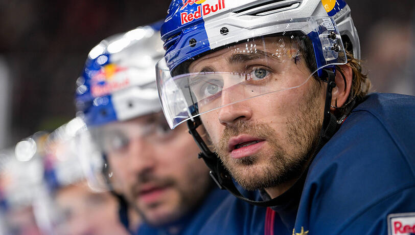 Gegen den Fluch: Markus Eisenschmid (vorne) und Tobias Rieder könnten auf die Center-Position rutschen und von dort die bösen Halloween-Geister verscheuchen. Gegen den Fluch: Markus Eisenschmid (vorne) und Tobias Rieder könnten auf die Center-Position rutschen und von dort die bösen Halloween-Geister verscheuchen.