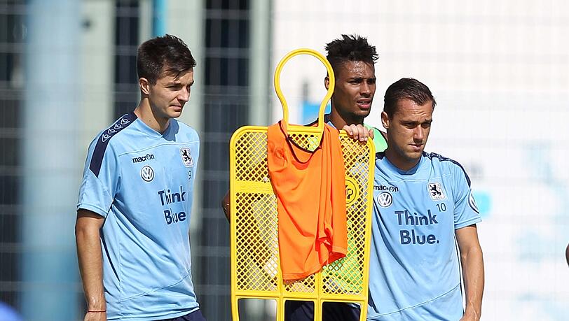 Bereit für Düsseldorf: Stefan Mugosa und die beiden Österreicher Rubin Okotie und Michael Liendl. Bereit für Düsseldorf: Stefan Mugosa und die beiden Österreicher Rubin Okotie und Michael Liendl.