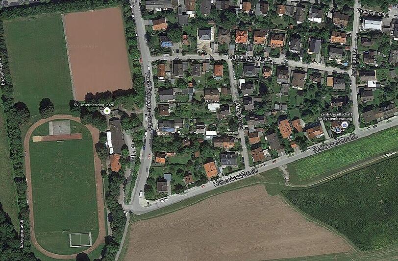 Die Laufbahn rund um den Rasenplatz des Sportgeländes muss erneuert werden. Doch wer bezahlt?