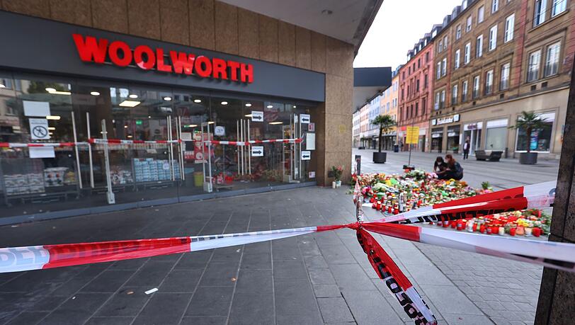 Aus Sicht der Generalstaatsanwaltschaft München ist die Gefahr zu groß, dass der Messerangreifer von Würzburg nach einer Abschiebung wieder nach Deutschland einreist. (Archivbild) Aus Sicht der Generalstaatsanwaltschaft München ist die Gefahr zu groß, dass der Messerangreifer von Würzburg nach einer Abschiebung wieder nach Deutschland einreist. (Archivbild)