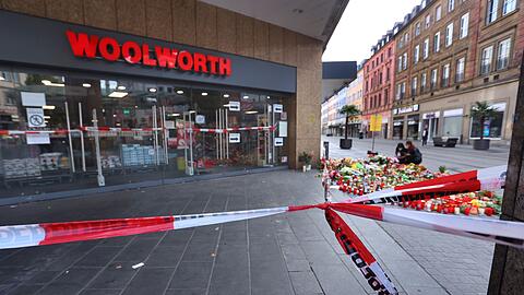 Aus Sicht der Generalstaatsanwaltschaft München ist die Gefahr zu groß, dass der Messerangreifer von Würzburg nach einer Abschiebung wieder nach Deutschland einreist. (Archivbild)