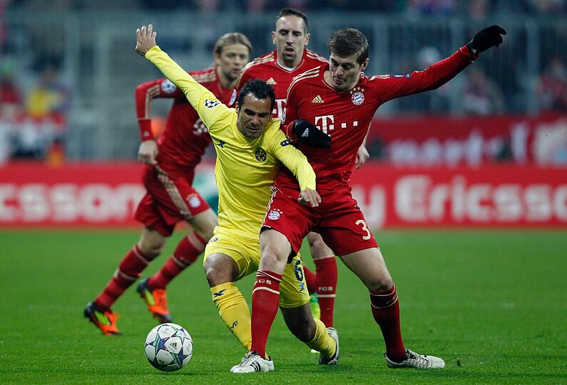 TONI KROOS NOTE 2:
Durfte wieder da spielen, wo er am stärksten ist, was sich schon nach 126 Sekunden auszahlte: bei seiner 1a-Vorlage zu Ribérys 1:0 und weiteren Feingeist-Aktionen. Bitte nicht mehr zurück auf die Sechs!