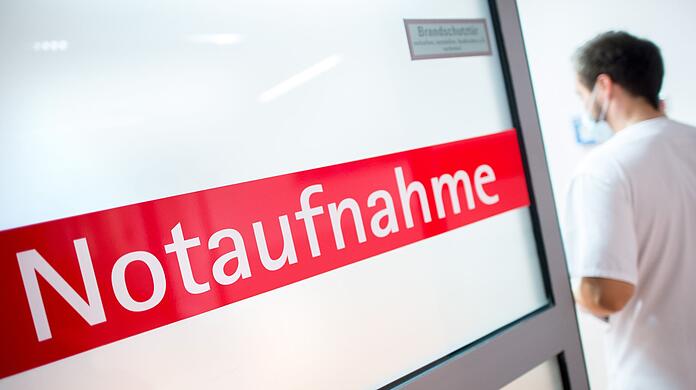 Die Kliniken warnen vor dem Krankenhausgipfel vor Leistungseinschränkungen für Patienten. (Illustration)