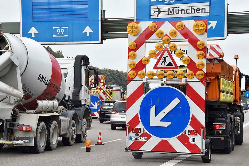 Nach dem schweren Unfall war die A99 zwischen Haar und dem Kreuz München-Nord für mehrere Stunden gesperrt.