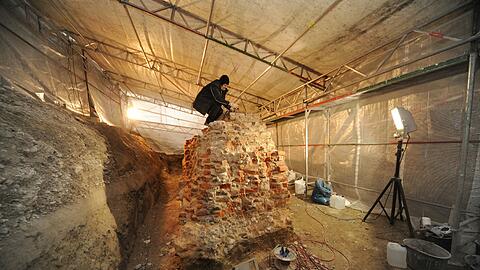 Alte Stadtmauer aus dem 13. Jahrhundert in München Maximilianstraße Falkenturmstraße