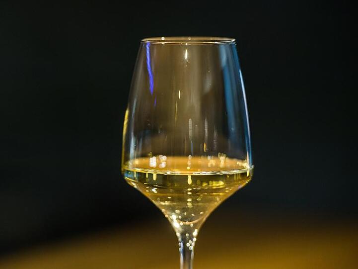 Trockener Wein wird immer beliebter, sagen Experten.