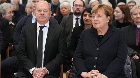 Am &ouml;kumenischen Gottesdienst im Vorfeld des Trauerstaatsakts f&uuml;r Rita S&uuml;ssmuth nahmen auch Altkanzler Olaf Scholz und Altkanzlerin Angela Merkel teil.