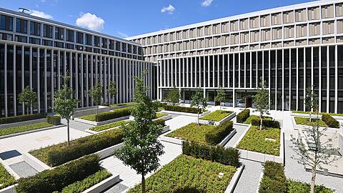 Blick in den Innenhof. Eroeffnung Strafjustizzentrum am Leonrodplatz in Muenchen am 18.05.2026. *** View of the inner courtyard opening of the criminal justice center at Leonrodplatz in Munich on 18 05 2026