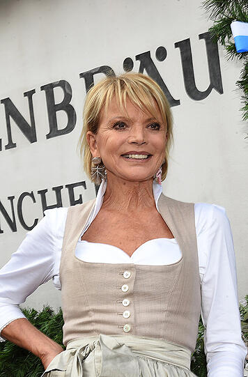 Uschi Glas, Schauspielerin: &bdquo;Gott sei Dank ist Professor Martin Balle eingesprungen und hat ,unsere&rsquo; Abendzeitung gerettet! Diese Zeitung gehört zu München wie die Weißwurscht und die Brezn. Vergelt&lsquo;s Gott.&ldquo;