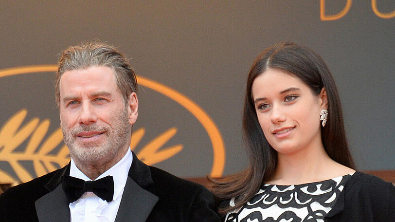 John Travolta und seine Tochter Ella tanzen in Gedanken an die verstorbene Kelly Preston.
