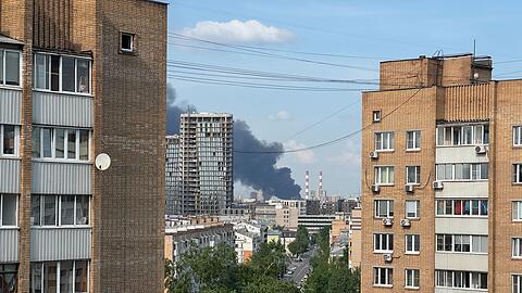 Die Ukraine hat - hier ein Brand nach einem fr&uuml;heren Angriff - in den vergangenen Wochen schon mehrfach die russische Hauptstadt Moskau ins Visier genommen. (Archivbild)